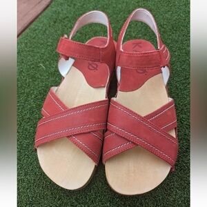 NWOB KALSO SERENE Negative Heel Earth Studded Sandal Cherry Leather Size 9W